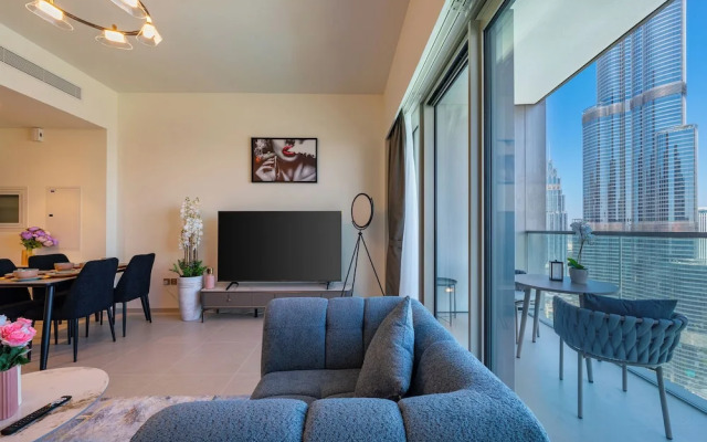 Skyline Serenity -Burj Khalifa View 3905