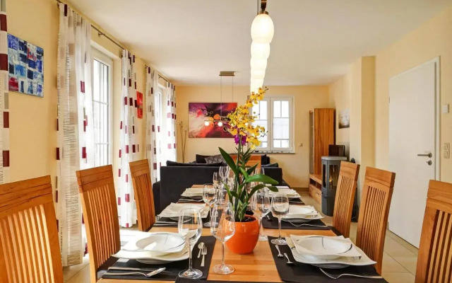 Holiday House Nightingale, Glowe