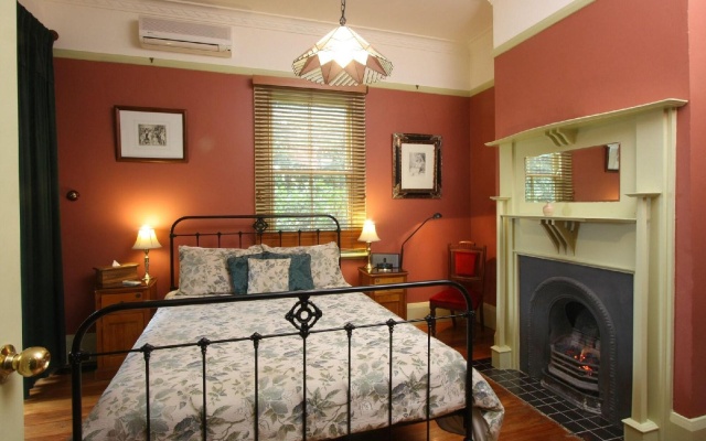 moments Mountain Retreat – Guest Rooms – Sydney