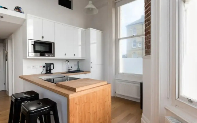 Immaculate 1-bed Apartment on Hove Seafront