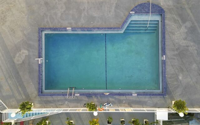 La Marinita- Marina Views Pool Parking Location
