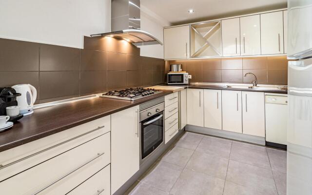 AB4 - vacation home, Marbella by Roomservices