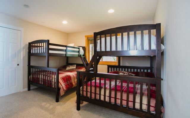 Nederland Getaway 4 Bedroom Home by RedAwning