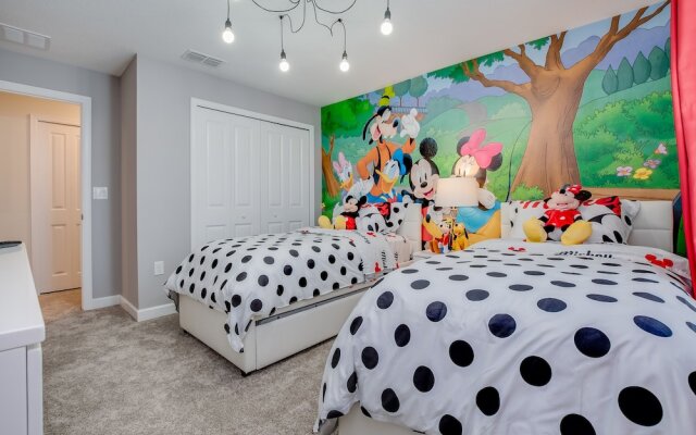 4 Bedroom Town Home with Pool