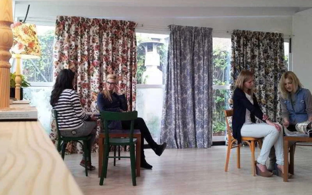 Residencias Universitarias Nikbor S L