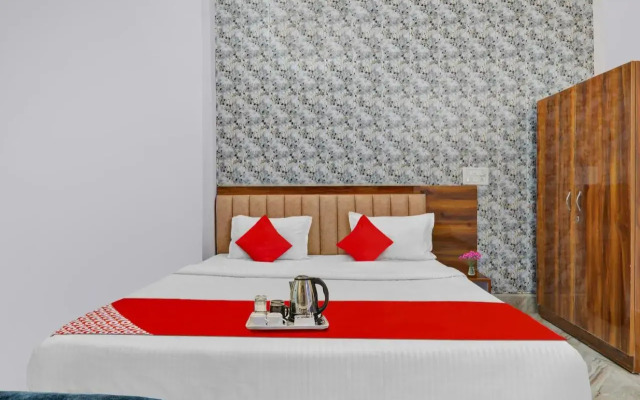 OYO Flagship 703742 Hotel C.r.k Inn