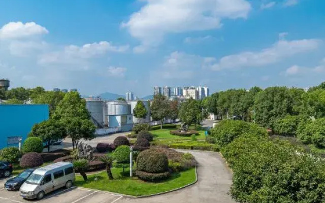 Huaihua Hongxing Hotel (Transit Library South High-speed Railway Station)