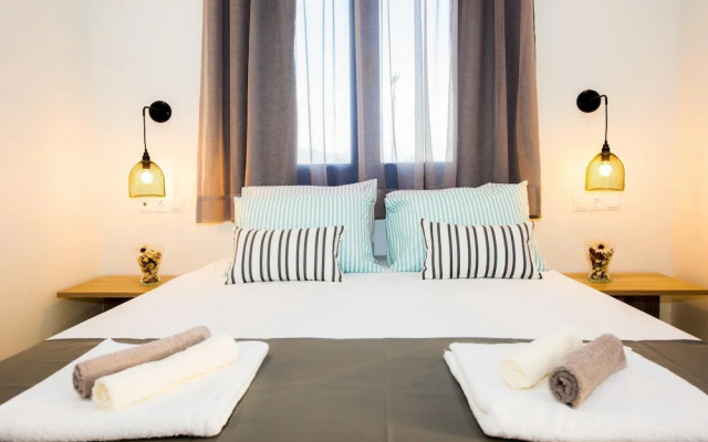 Mikes Beach Apartments & Studios