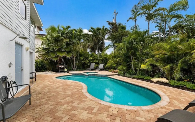 Bean Point Bliss 3 Bedroom Home by RedAwning