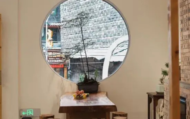 Jiavan luxury light hostel -PhoenixeOld CitycShopshEnglishlish