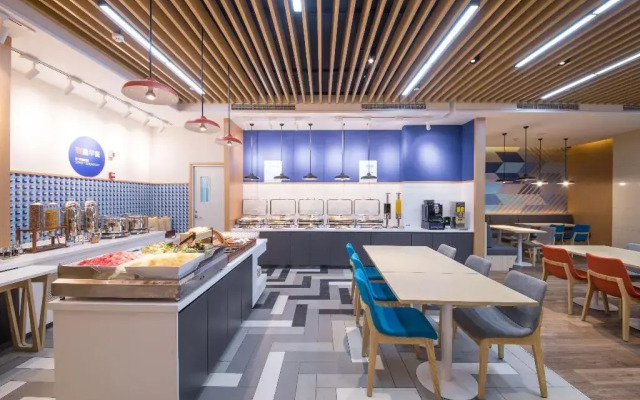 Holiday Inn Express Shanghai Jiading Center by IHG