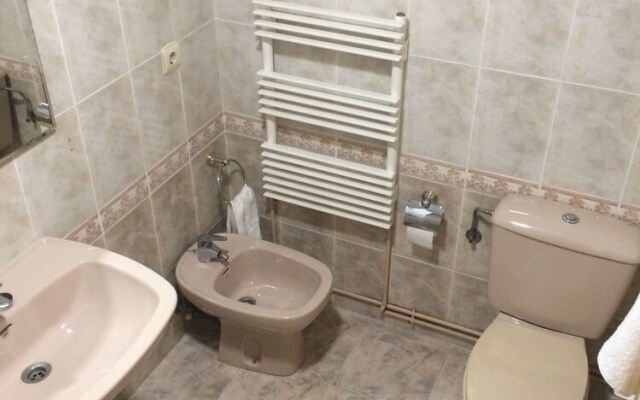 Amplio y comodo apartamento con parking