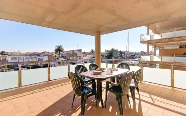 Apartment With Scenic View