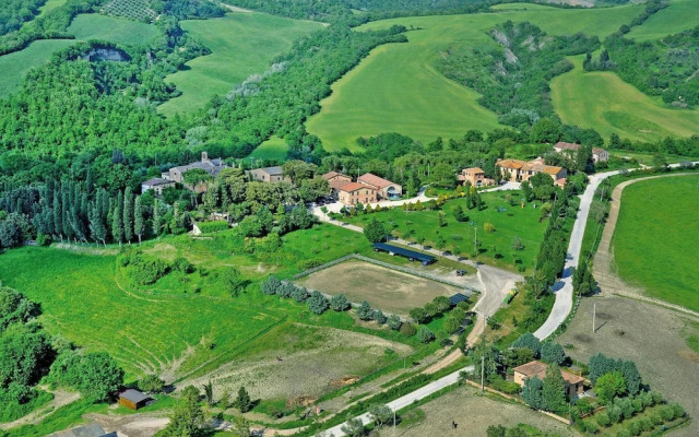 Apartment in Montaione With Carport