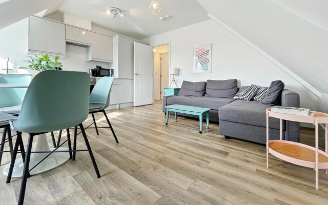 EasyStays - Modern Apartments in Windsor with Parking