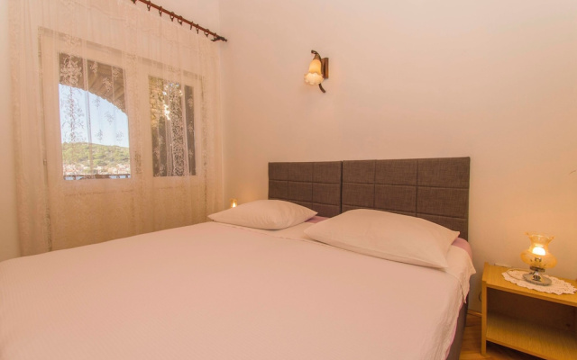 Apartment and Rooms Ive