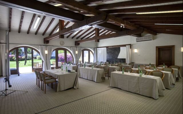 Villa Delta Suites House