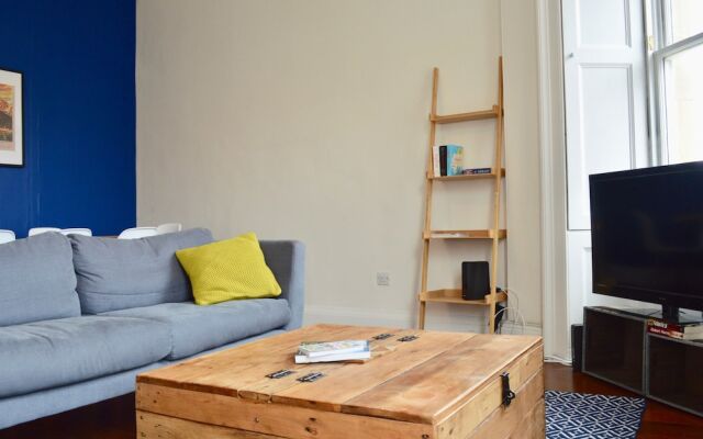 Stylish 2 Bedroom Apartment In Great Location