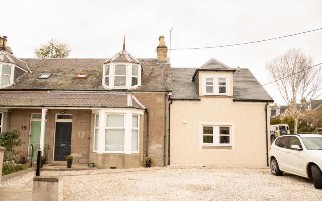 3 Private bedrooms attached to hosts home Free parking
