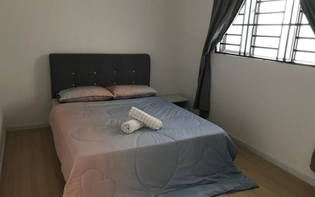 Taiping Rain Town Homestay太平雨城名宿 two car park – Guest Rooms – Taiping