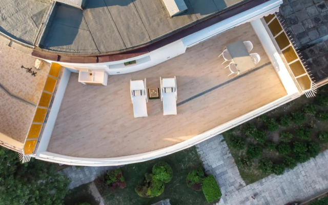 Sunny Rooftop