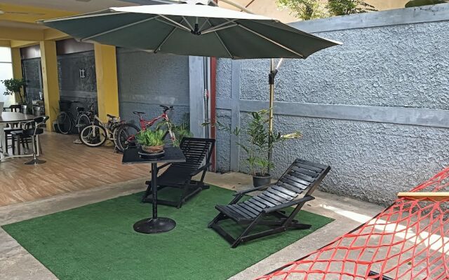 This Is It Airport Hotel and Restaurant