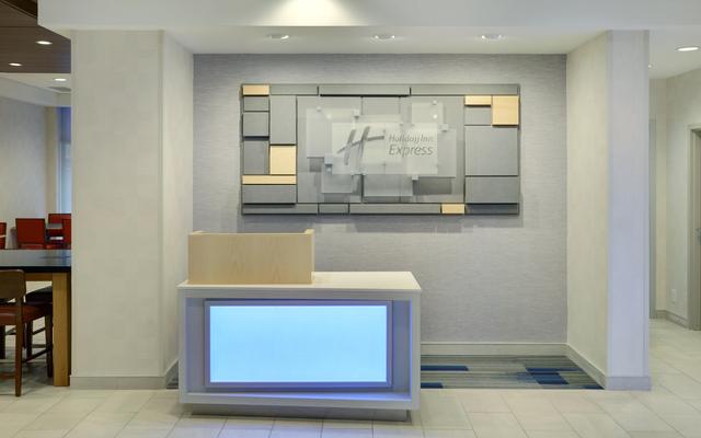 Holiday Inn Express Toronto - Downtown by IHG