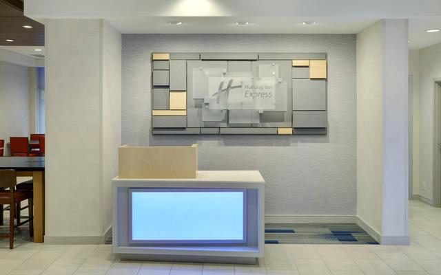 Holiday Inn Express Toronto - Downtown, an IHG Hotel