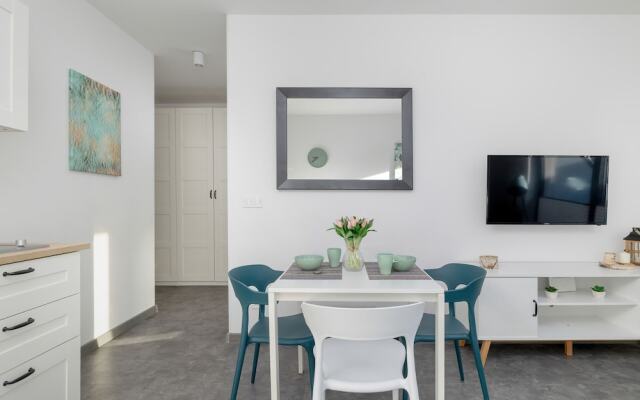 Grunwaldzka Apartment for 4 by Renters