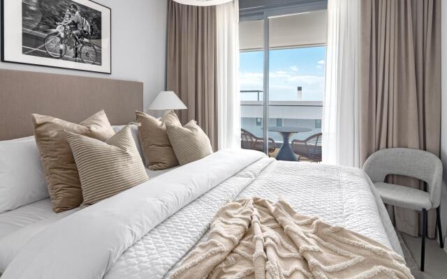LME13.3A- Modern and luxury flat close to port