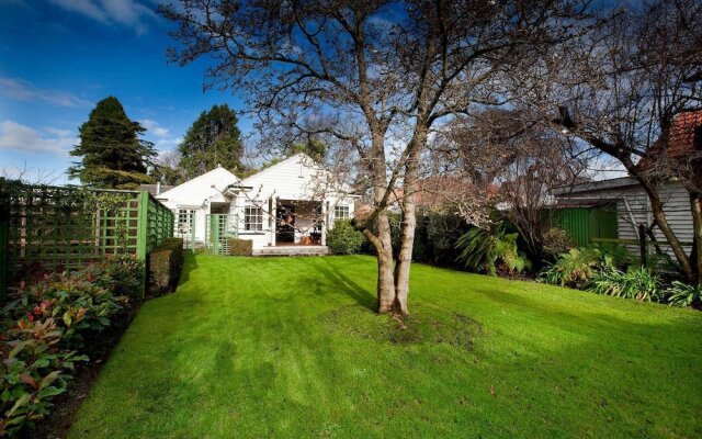 200 Riccarton Holiday House