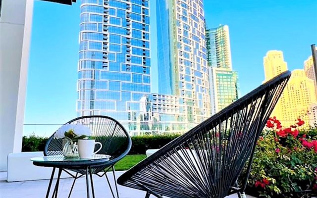 Stunning apartment beach front with balcony Dubai Marina
