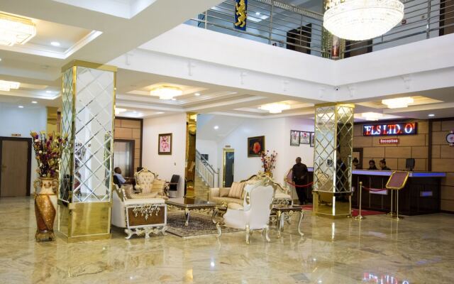 Immaculate Diamond Hotel & Apartments