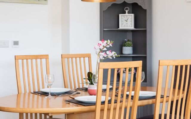 3BR Stylish Home Sea View Walk to East Wittering