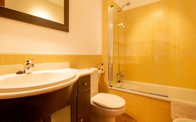 (HAR002) Sea View Apartment 200m to Beach