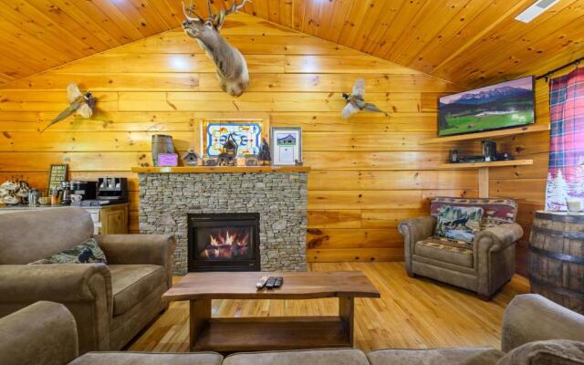 A Wolf's Den Gatlinburg