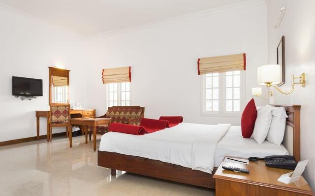 The Avenue Center Hotel