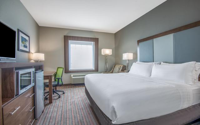 Holiday Inn Express & Suites Stillwater - University Area, an IHG Hotel