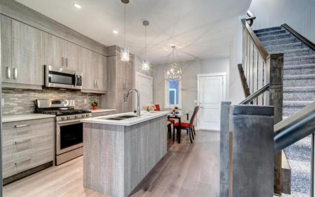 Three-Bedroom House with Balcony #33 Sunalta Downtown