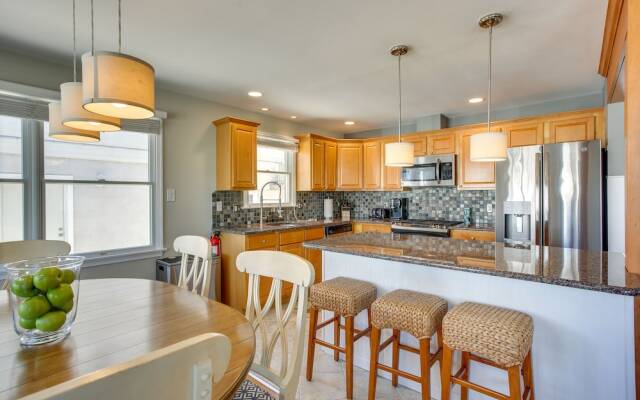 Avalon Vacation Rental w/ Porch & Grill!