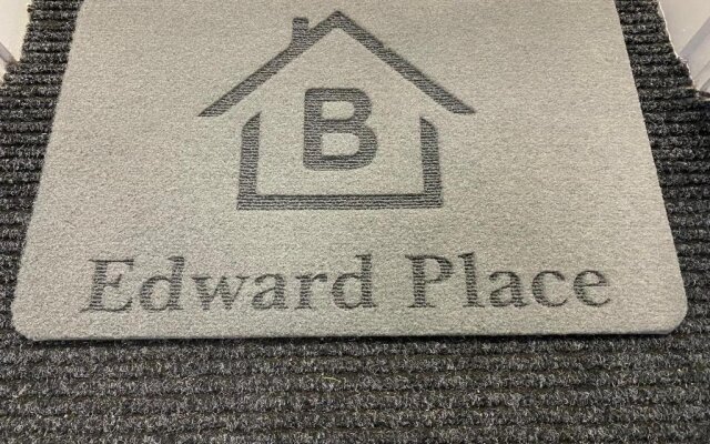 Edward Place Luxury Hot Tub Apartments