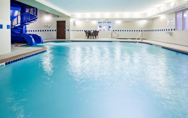 Holiday Inn Express Hotel & Suites Dickinson by IHG