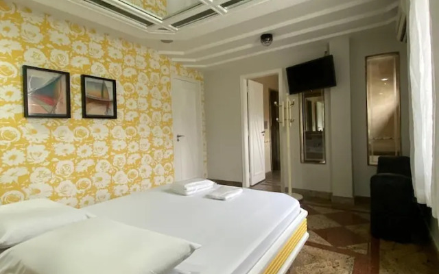 Lamour Motel