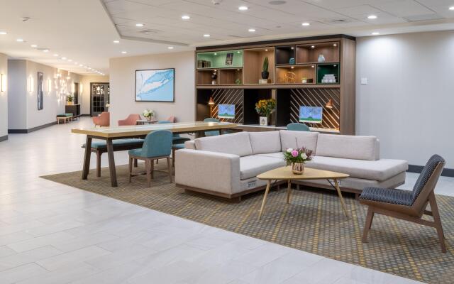 Holiday Inn Long Island-Islip Arpt East by IHG