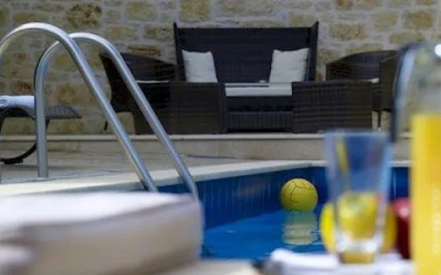 Petronikolis Traditional House