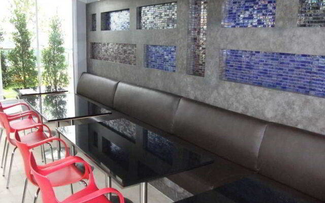 Sarasinee All Suites Apartment & Hotel