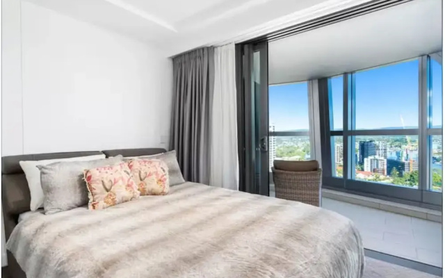 Jewel Residence Luxury Surfers Paradise Apartment With Shared Pool