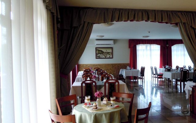 Hotel Platan