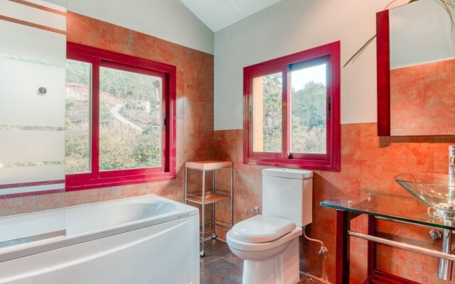 Scenic Villa in Ojen with Private Swimming Pool