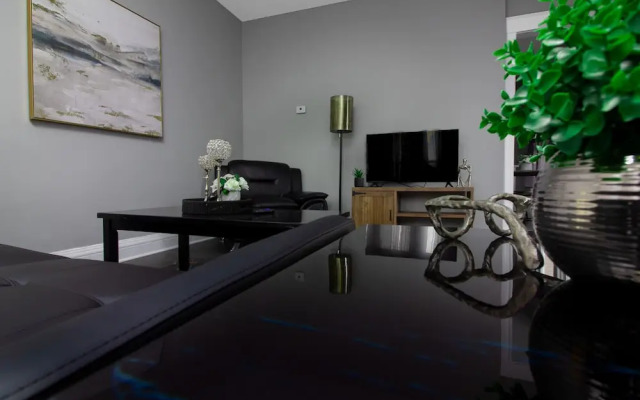 Cozy 1 bedroom Apartment Sleeps 4